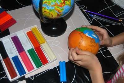 Hogyan, hogy a Globe agyag kezét fotó utasításokat és videó oktatóanyagok