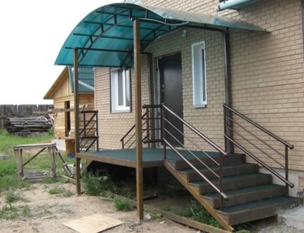 Hogyan készítsünk egy veranda fémből saját kezével egy családi ház (a fém veranda) Hogyan készítsünk egy veranda fémből saját kezével egy családi ház