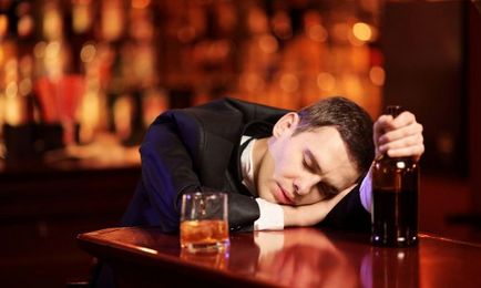 Hogyan tegyük le, mint egy részeg ember feküdt részeg aludni otthon