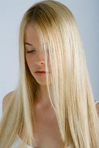 Hogyan kell gyorsítani a haj növekedését az otthoni, megfelelő ellátás és eljárások