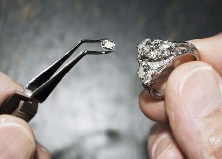 Miért csökken a köveket a gyűrű - ha elveszett vagy talált, gyémánt, borostyán és más