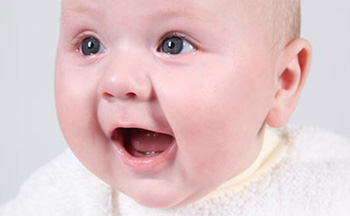 A szájpenész csecsemők tünetei, kezelése
