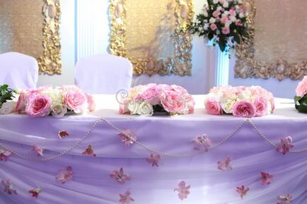 Így esküvői asztalra menyasszony és a vőlegény