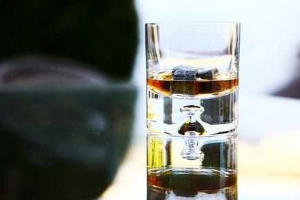 Hűtés kövek whisky - azt mondják - nem - jég (kőzetek) Hűtés kövek whisky - azt mondják - nem - jég