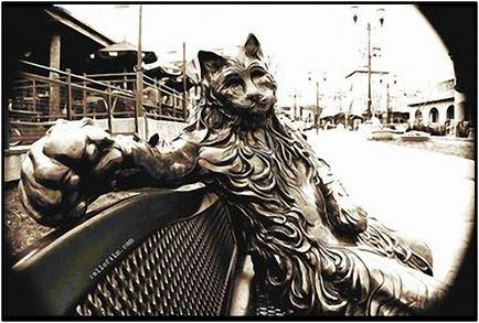 Emlékművek és szobrok macskák