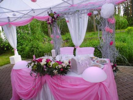 Bazsarózsa Wedding - a téma az igazi szerelem