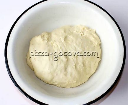 Pizza sonkával és sajttal - egyszerű fotó-recept