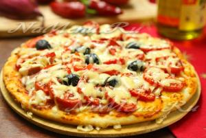 Pizza sonkával, paradicsommal, sajttal recept
