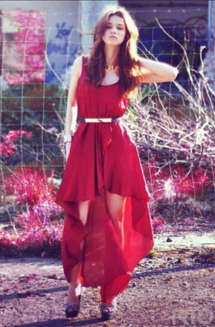 Dress egy vonat nyitott lábakkal esküvő, este, nyári modell (láb) Dress egy vonat nyitott lábakkal esküvő, este, nyári modell