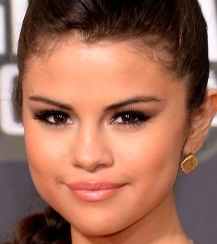 Frizurák Selena Gomez smink Selena Gomez