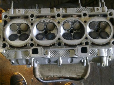 A fülpárnák cseréje motor 2110 (telepítés fordított sorrendben) A fülpárnák cseréje motor 2110