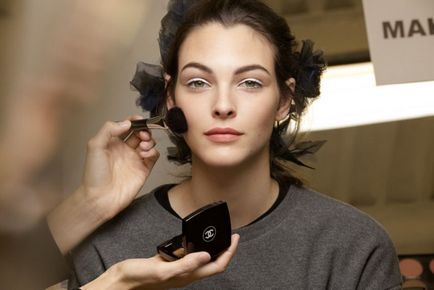 Por chanel (42 fotók) értékeléseket mattító ágensek vitalumiere kompakt Douceur és mat Lumiere, Les (Lumiere) Por chanel (42 fotók) értékeléseket mattító ágensek vitalumiere kompakt Douceur és mat Lumiere, les