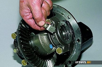 Hátsó tengely vázák szűkítő 2106 egy nagyon fontos eleme (hátul) Hátsó tengely vázák szűkítő 2106 egy nagyon fontos eleme