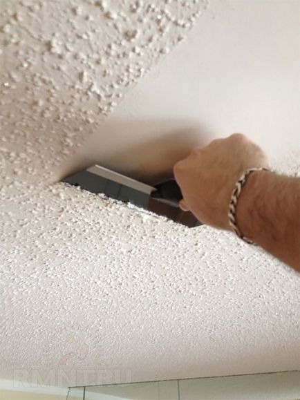 Fogasléces mennyezet a fürdőszobában a kezüket (szoba) Fogasléces mennyezet a fürdőszobában a kezüket
