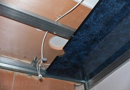 Fogasléces mennyezet a fürdőszobában a kezüket (szoba) Fogasléces mennyezet a fürdőszobában a kezüket
