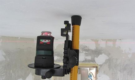 Fogasléces mennyezet a fürdőszobában a kezüket (szoba) Fogasléces mennyezet a fürdőszobában a kezüket