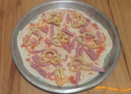 Recept házi pizza sonkával, sajttal és paradicsommal
