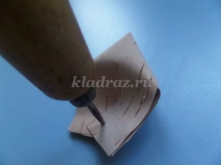 Emelkedett nyírfakéreg kezük (konduktorova) Emelkedett nyírfakéreg kezük