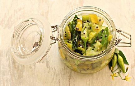 Saláta zöld paradicsom a téli receptek ízletes készítmények