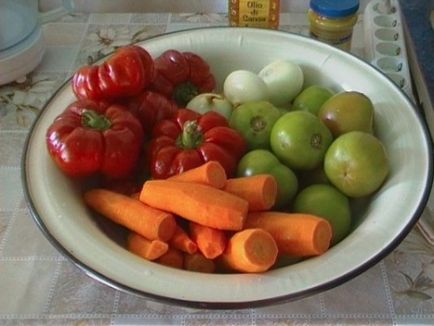 Saláta zöld paradicsom a téli receptek ízletes készítmények