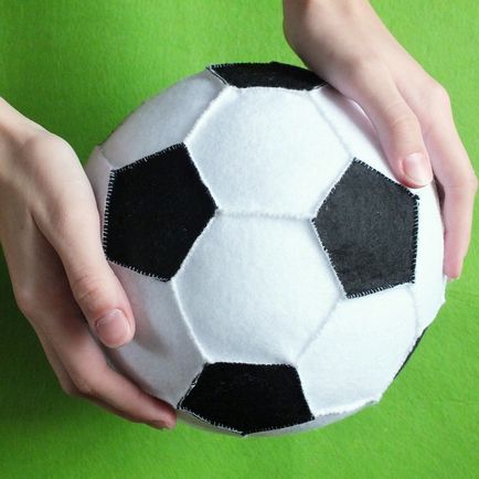 Varrni egy futball-labda nemezből - Fair Masters - kézzel készített, kézzel készített