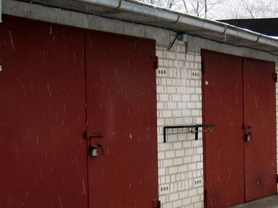 Tippek, hogyan vezeti az áramot, hogy a garázsban az elektromos (teljesítmény) Tippek, hogyan vezeti az áramot, hogy a garázsban a villanyszerelő