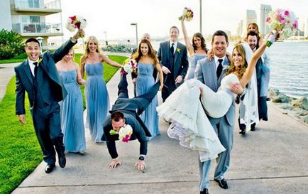Esküvői fehér és kék színű dekoráció ünneplés ötletek ruhák és dísztárgyak fotókkal