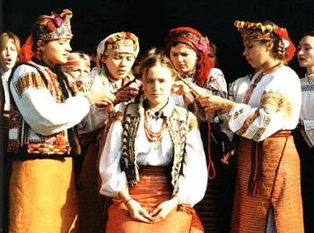 Udvarol a menyasszony szokások, szabályok, ajándék (a menyasszony) Udvarol a menyasszony szokások, szabályok, ajándékok
