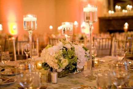 Dekoráció esküvői asztalra menyasszony és a vőlegény - fotó