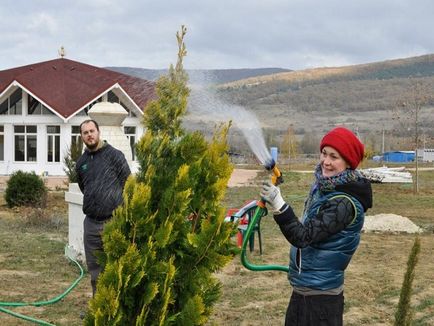 Karbantartás a kert tavasszal permetezés kártevők ellen videó ellátás (a kertben) kertészeti tavaszi permetezést kártevők ellen videó Care