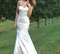 Válassz egyszerű stílusok és tervez menyasszonyi ruha