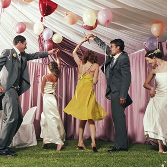 Jellemzői a vendégek egy esküvő formájában a verseny nyereményekkel - Női Online Magazin