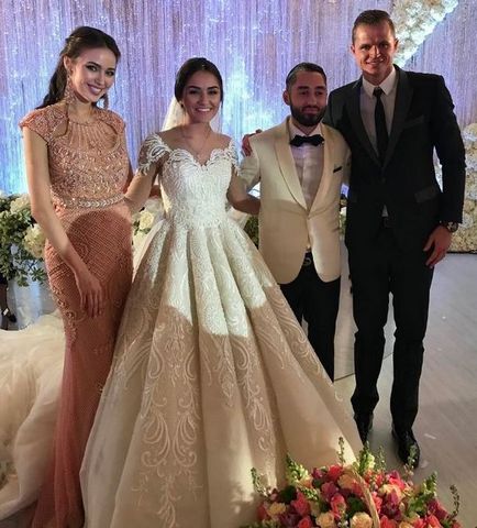 Egy közeli barátja Olgi Buzovoy meghívást az esküvőre Anastasia Kostenko és Dmitry Tarasov fotók