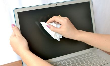 Hogyan törölje a számítógép-monitor otthon, hogyan kell tisztítani a TV képernyőjén, mint világos LCD