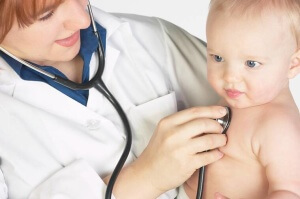 Ez ad babák köhögés okozza a köhögést és fajták, kezelési módszerek és a megelőzés