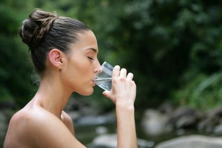 Tíz ok, amiért meg kell bizonyosodni arról, hogy igyon sok vizet
