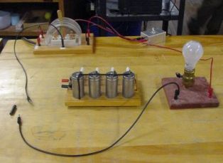 Az elektromos mező, elektrosztatikus indukció, kapacitás és kondenzátorok
