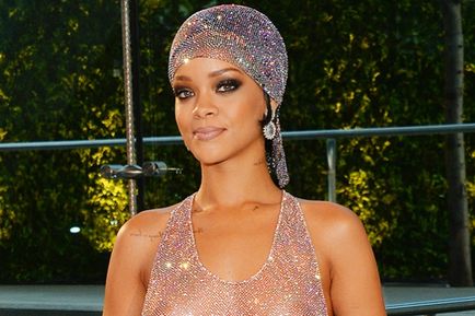 stílus ikon Rihanna feltűnő ruhát a párt CFDA, pletyka