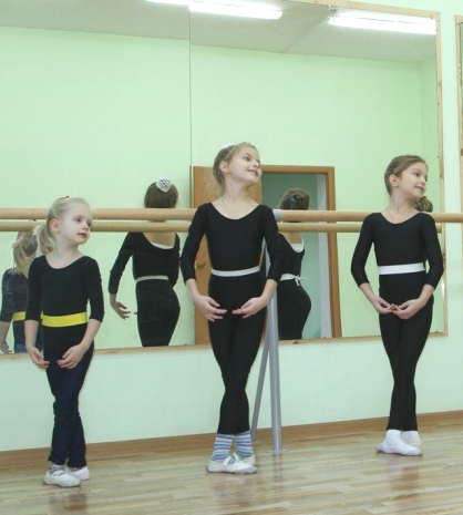 Ahogy a gyerekek tanulni táncolni