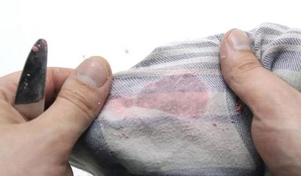 Hogyan mossa ruháit a viasz, hogy hogyan lehet eltávolítani a foltokat gyertyák