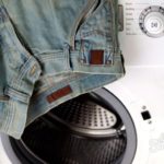 Hogyan mossa a gumiréteg ruhák - származik foltok