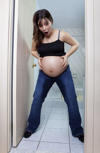 Mivel a víz tör a szülés előtt terhes nőknél
