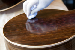 Hogyan kell festeni a polírozott bútorok felület előkészítése festés
