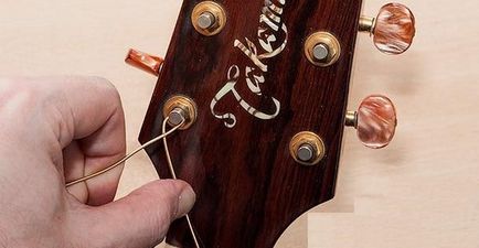 Hogyan módosítható a húrok a gitár
