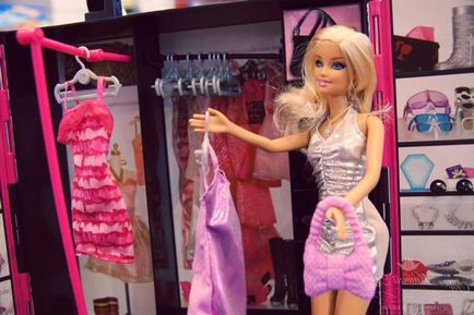 Hogyan készítsünk egy szekrény Barbie több lehetőség