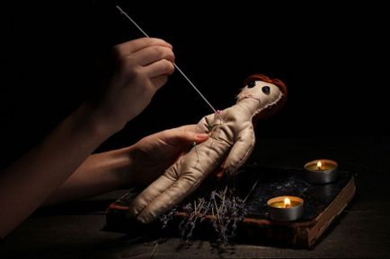 Hogyan készítsünk egy voodoo babát a saját kezével és útmutató fotó