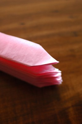 Hogyan lehet pom-poms a kezüket kifogyott a papír, cérna és egyéb anyagok