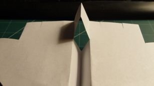 Hogyan készítsünk egy papír repülőgép, amely elszáll, és nem esik a földre