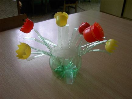 Hogyan készítsünk egy váza ki egy műanyag palack (master class), egy doboz ötletek és műhelyek