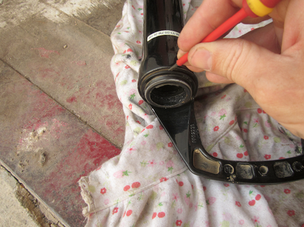 Hogyan lehet eltávolítani a laza a kerékpár teleszkópos villával, DIY